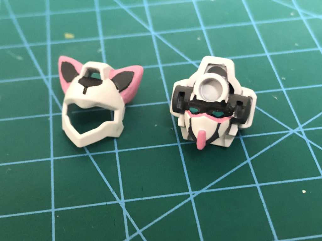 (完成したらマスクで隠れてしまいましたが、実は内部のガンダムフェイスはしっかり塗装してあります。)