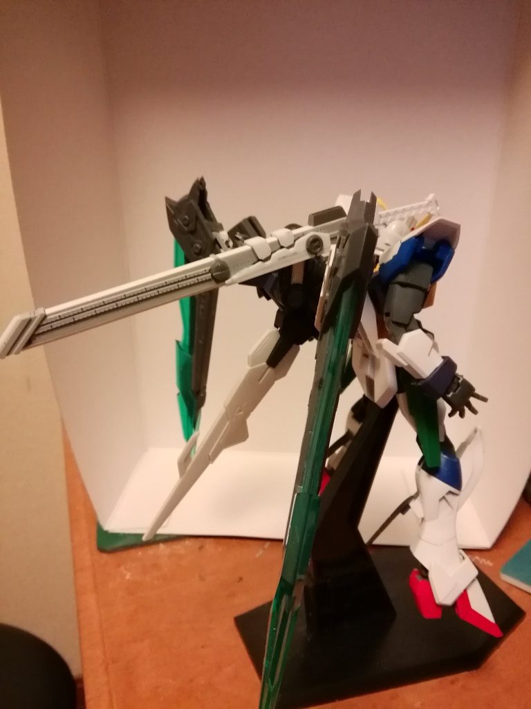 鞘は初めてプラ板工作しました。
デザインセンスが無さすぎて挫けそうになりましたがなんとか形になったかなぁと。
