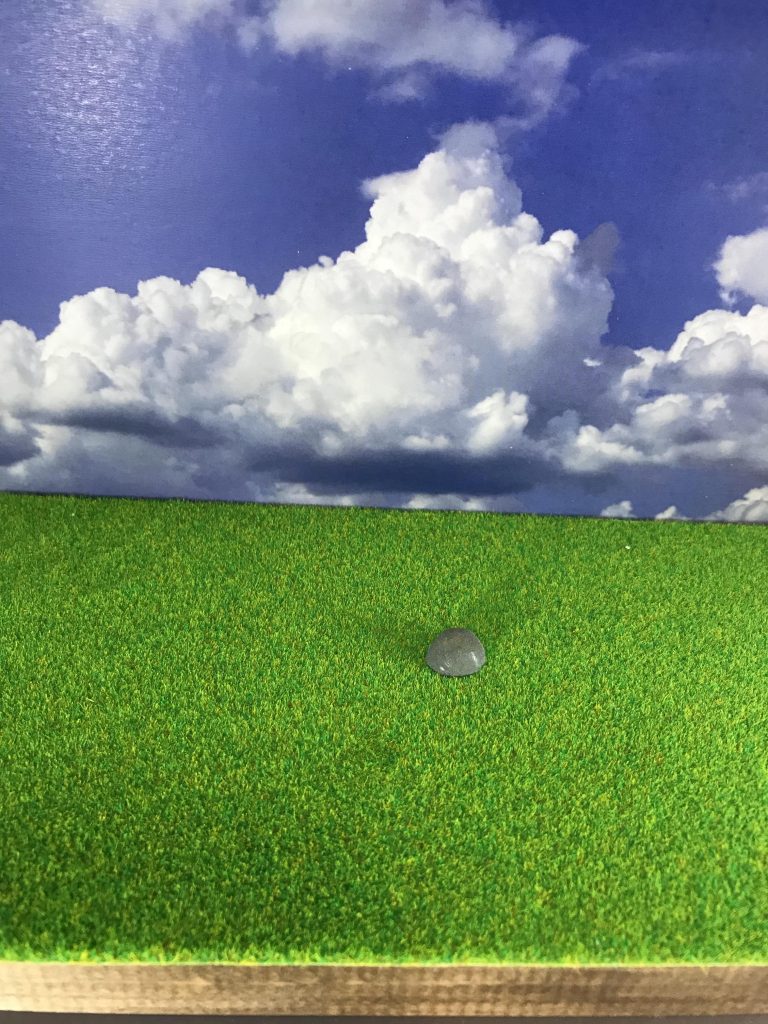 こだわりの石ころ。パテで作りました。中にはネオジム磁石を仕込んでいます。写真では全然わかりませんが、ウェザリングもしてます。あまり意味はありません、自己満足です(*´∀｀*)