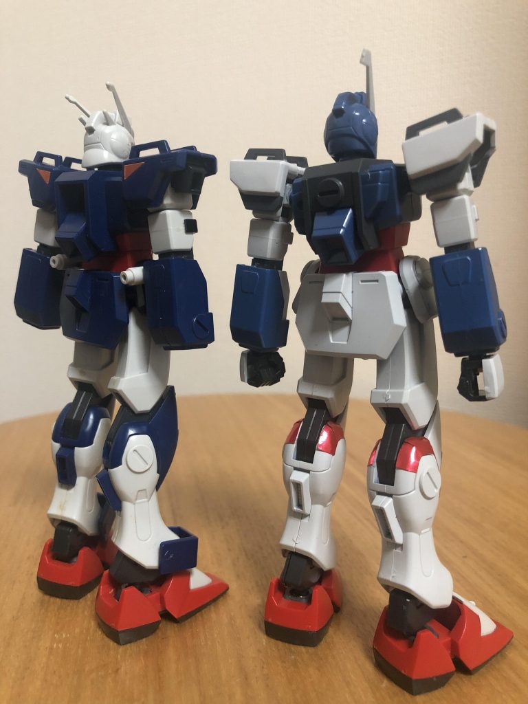 ④サイドアーマーは  HGのサーベルラックを削り、コレクションの膝に丁度形もサイズも合う部分があるので、切り取って貼ってます。
⑤足はアンクルアーマーが無いので、 HGのその部分を盛り削りで形を合わせてます。
シールは極力使うのが私流です。(単にマンキング塗装が苦手なだけですが(-。-;