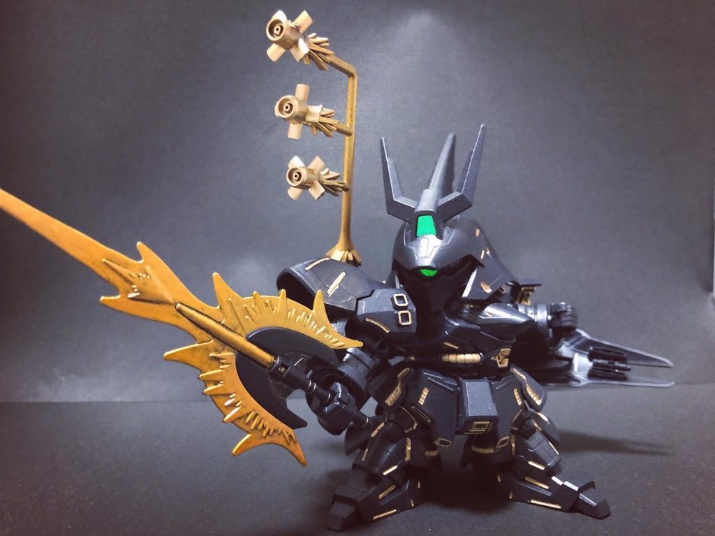 ファンネル射出。近くにあったヤクトドーガの予備ファンネルをそのまま拝借したと言う設定です。