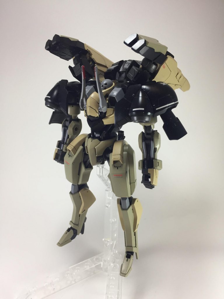 差し替えなしで百里形態へ変形可能!