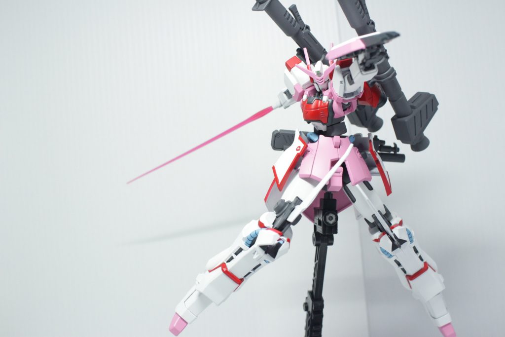 ビームサーベルはRX-78-2ガンダムのものを用意。頭身が高くて格闘ポーズが似合うはずなんですが、ローゼンズールの足が動かしにくくて…(塗装ハゲが怖いのもある)