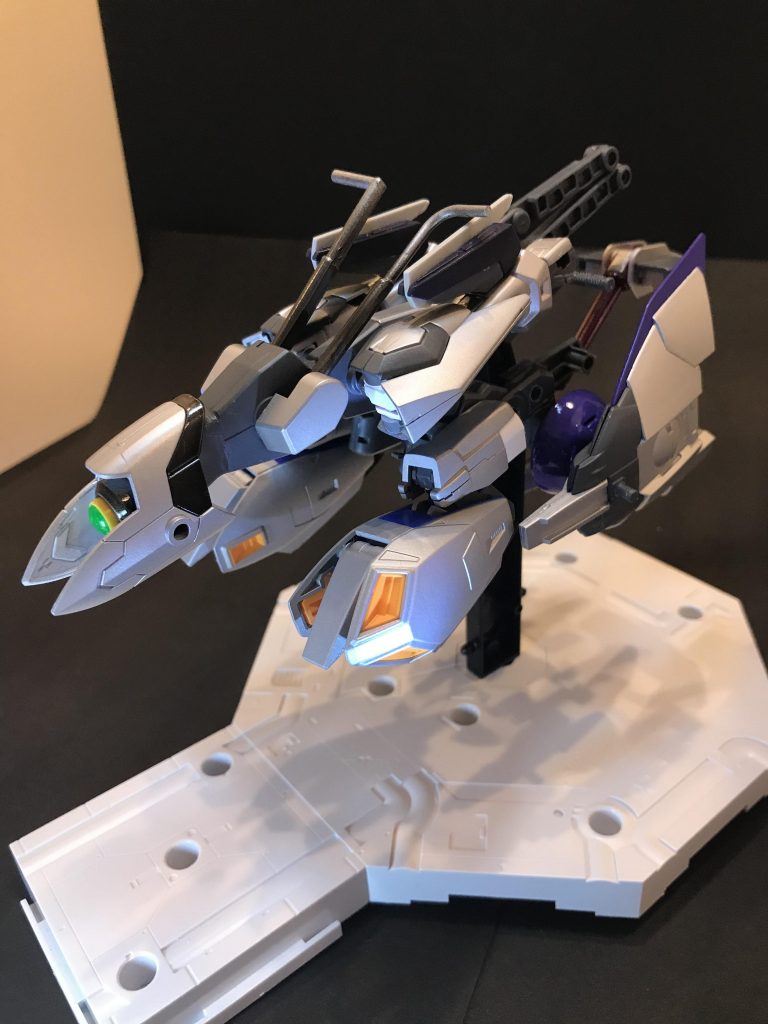 移動手段のホバーローダーです。
マシンライダーをベースにゼータやイージス・ウイングゼロのパーツをミキシングしております。