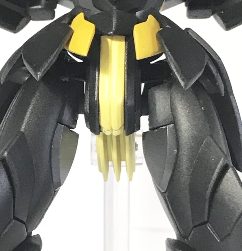 キットのままでは股関節の可動に難ありだったので、このように改造しました。
脚を大きく開けます。