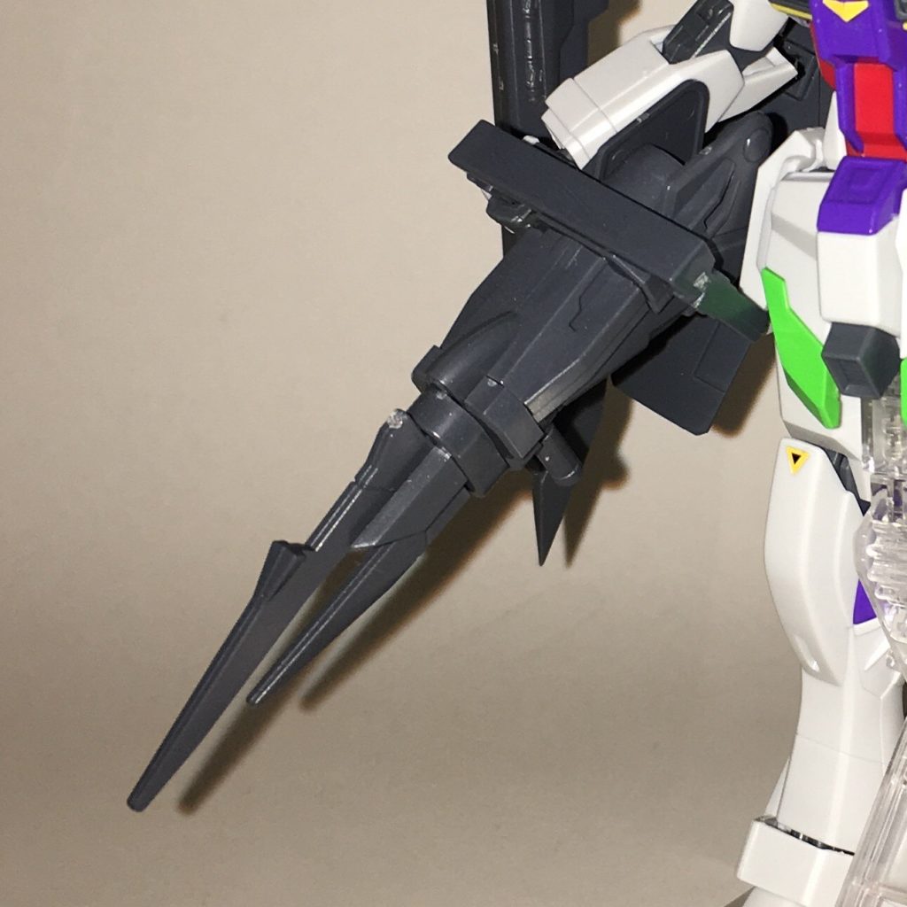 ビークライフル。銃剣とビームライフルの特性を併せ持つ武装。巡航形態では機首を形成する。