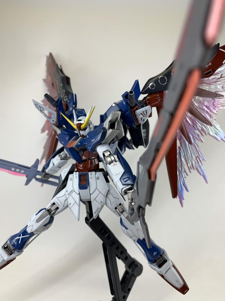 斬艦刀・クラレント
対艦刀・アロンダイト

長距離ビーム砲の代わりにダブルオースカイのバスターソードを装備。ビームと刃の色を合わせて、展開時に刃が露出する実体剣という設定にしました。

形状は2本ともほぼそのままですが、背部ラックへの接続をネオジム磁石に変更しています。