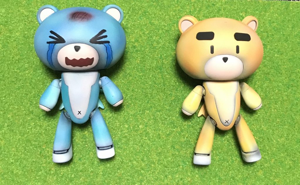 正面から。写真ではわかりづらいかもしれませんが、グラデーション塗装してます。弟ッガイが青と緑、兄ッガイが黄色とスカーレットの2色です。ベースは黒立ち上げで彩度を上げる為に白でグラデーション塗装してます。結構手間かけてます(о´∀`о)