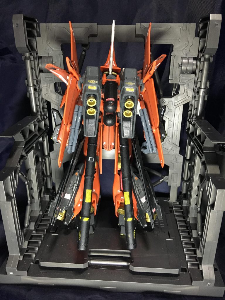 後方からの画像
足が貧弱に見えずバランスが良いかも?