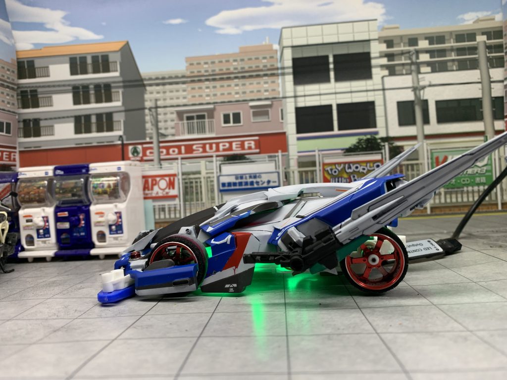 今後合体予定のため、ソード取り付け加工