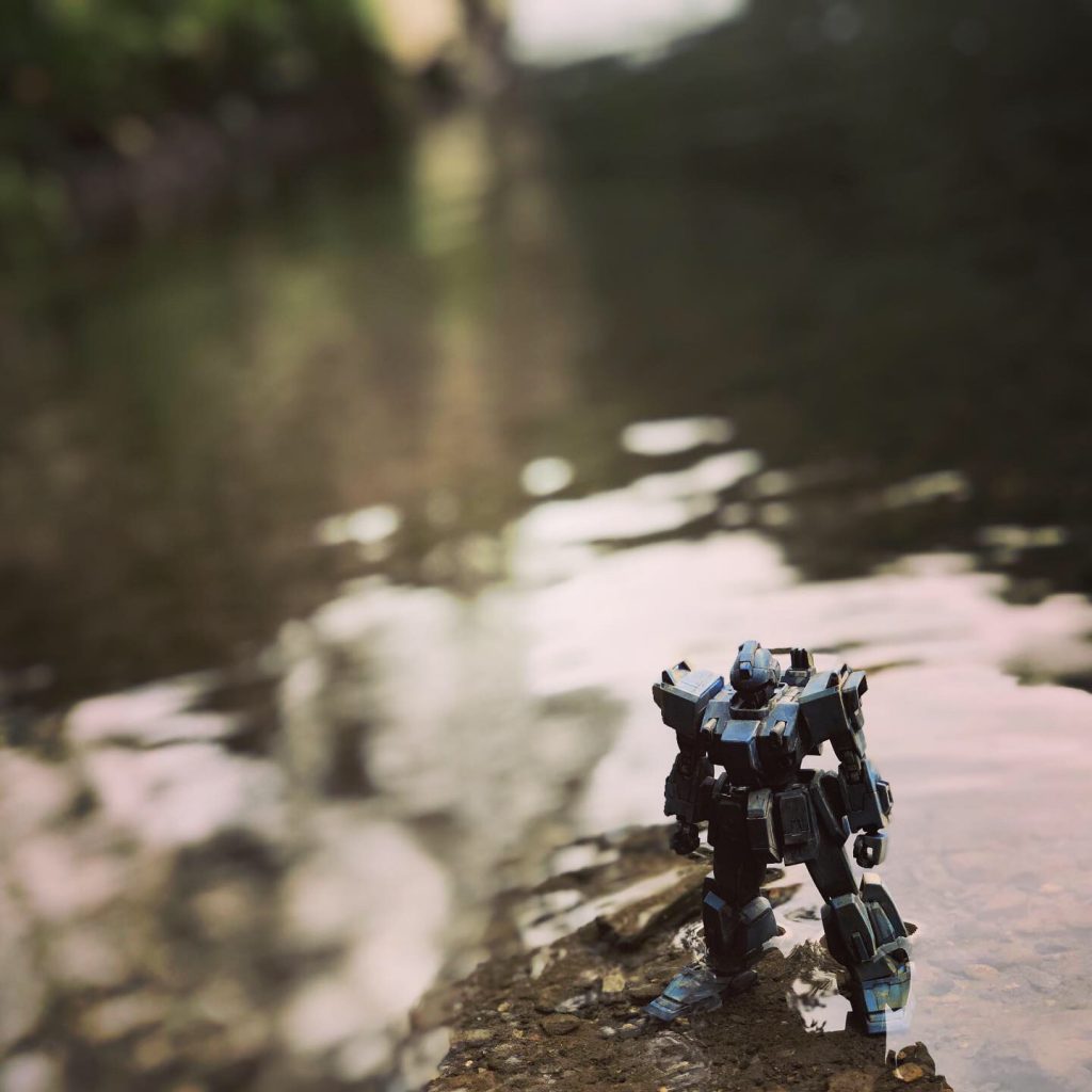 川におき、臨場感を出す。