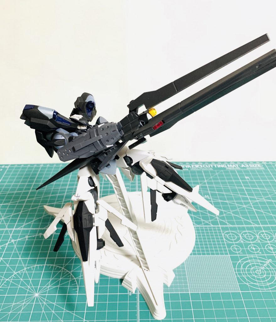 GNハイメガランチャーを用いた射撃形態。バックパックと脚部のフィールド発生装置を展開していかなる戦況においても高威力の射撃を行うことが可能。