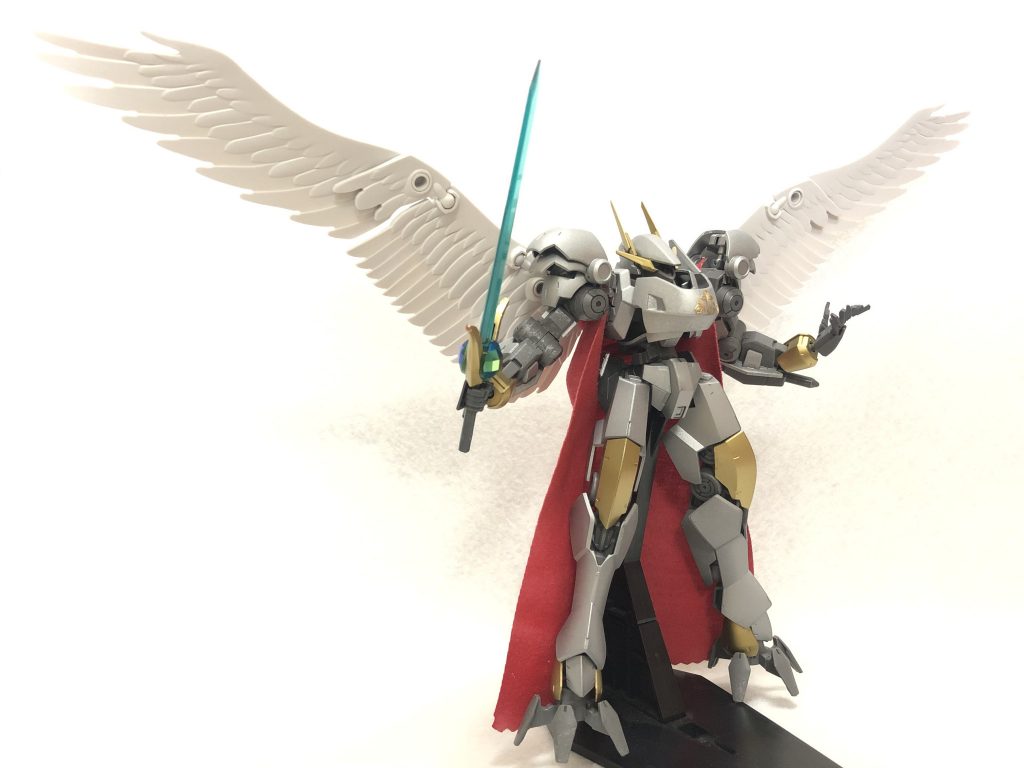 ソードもコトブキヤさんのメガスラッシュエッジからですね。柄のクリスタルは百均です。