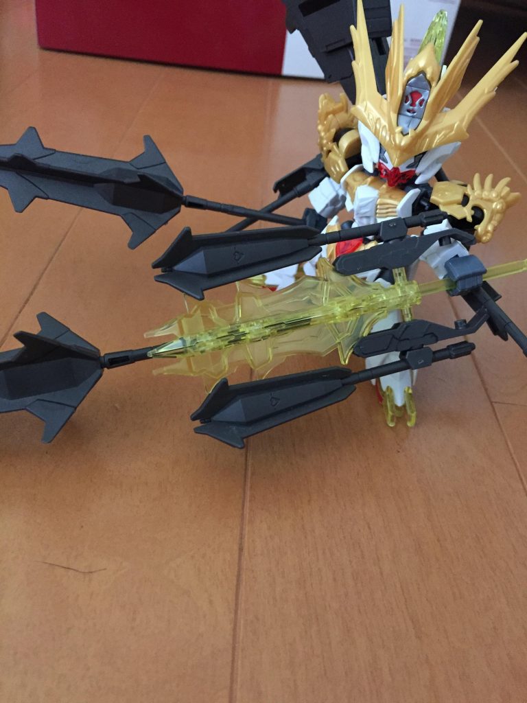 第６形態のレンチメイスやオプションセット5の武装などを取り入れました