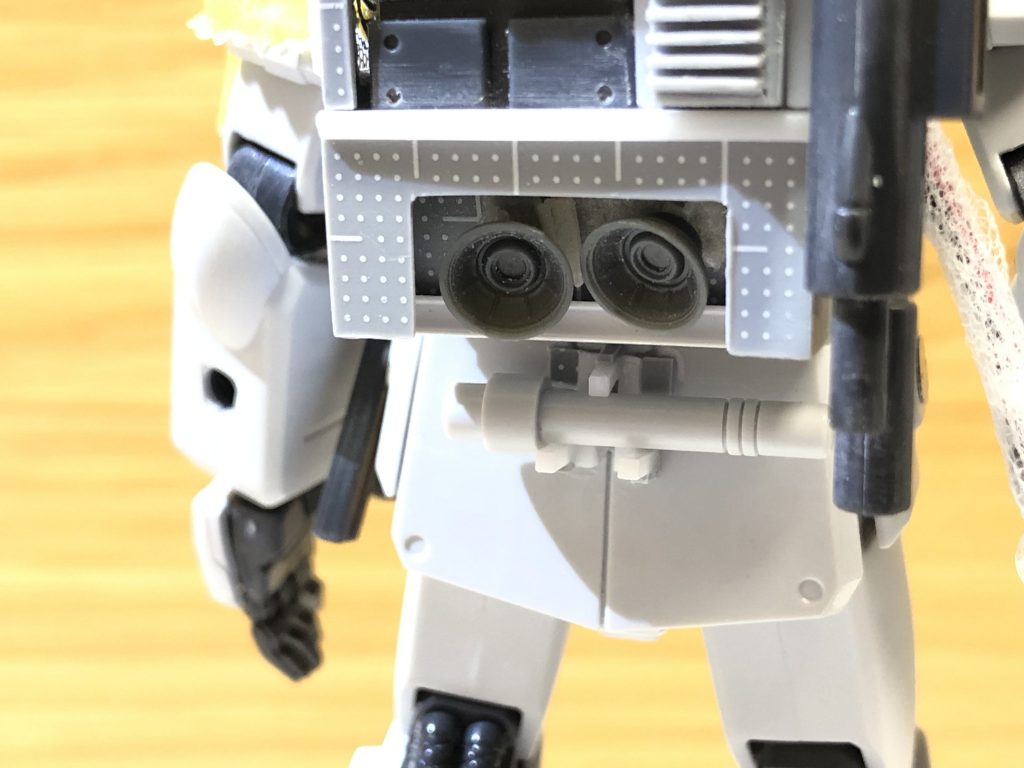 サーベルのマウントラッチの製作の様子です。