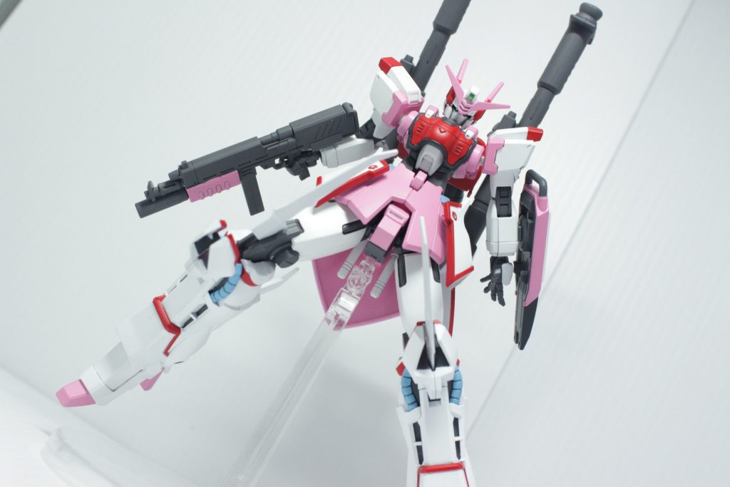 ほかの写真ではつけるの忘れてたので写ってないんですが、ライフル同様サーベルはリアアーマー裏にマウントできます。