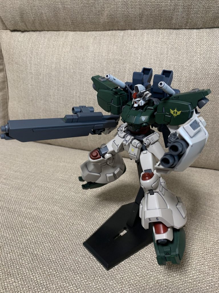 全武装による一斉射です。
大型ライフル+ビームカノン+シールドキャノン+ミサイルポッドでの同時射撃が可能。