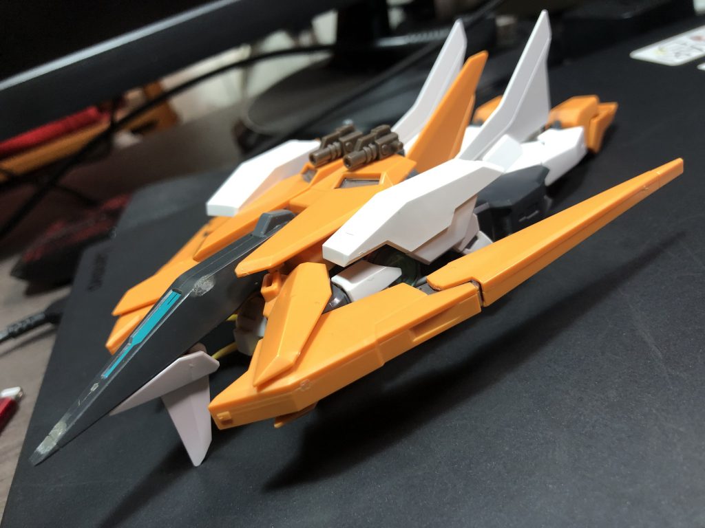 第4形態 アディオス ファイター形態
アリオス改造計画の本来の目的は、
脚部ウイングを上に向けることだった。