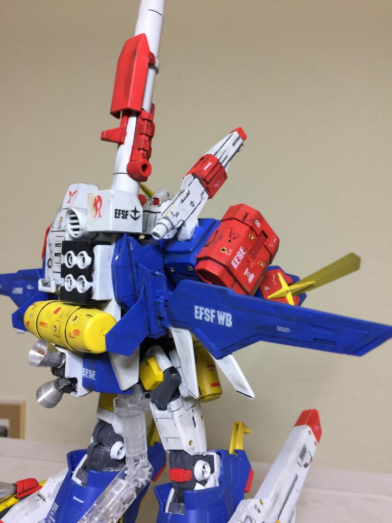 ランドセルは 少しだけ 改造して
ゴム製のチューブを廃止して
HG ビルドブースターを取り付けました。