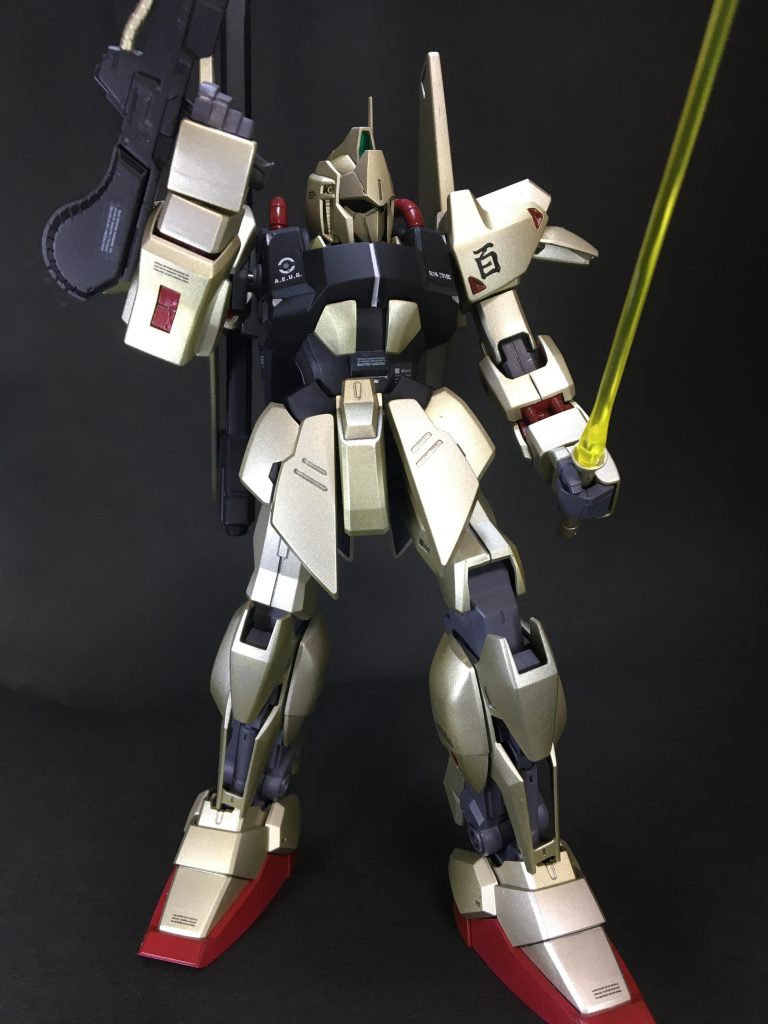 アニメの胴体が青ってのに納得いかないので渋めに塗装。

キンキラは金と銀で。
胴体は一応ツートーン（黒とガンメタ）
フレームはメカサフヘビー
赤はレッドに黒を少々

ガンダムデカールの下手さはご勘弁