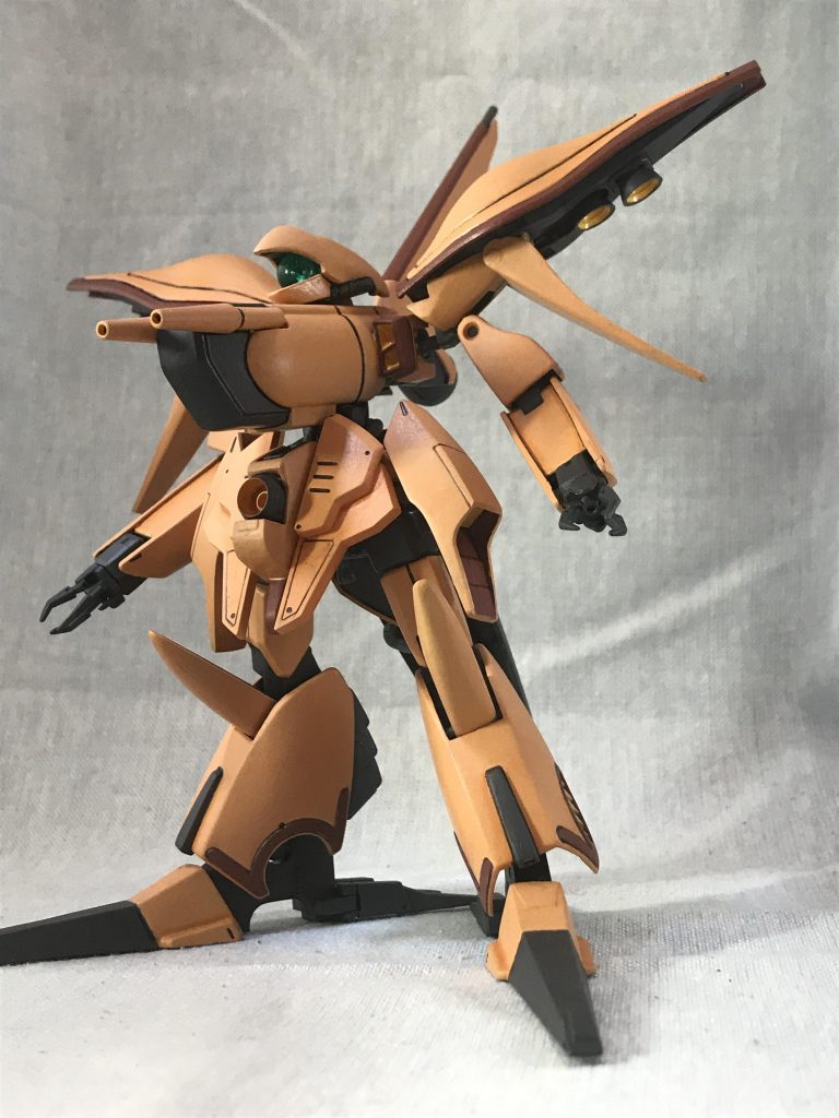 同時期に作った改造作(後述)から出た余り部品を組み合わせて作りました。
名をガバルフィンと言います。
ガザC+バウ+ジャムルフィン→ガバルフィンコンボ
仮面ライダーオーズやってた頃の発想ですね。