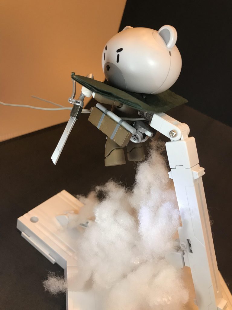 立体起動装置を推進力として接近戦を挑んできます。
リール部分は不要になったシャツのボタンを再利用。
ガス管はプラ棒。
鞘はパテとプラ板にで構成しております。