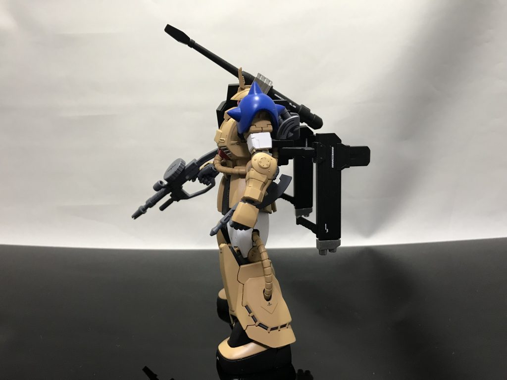 左から。マシンガンのマガジンは肉抜きをパテで埋めました