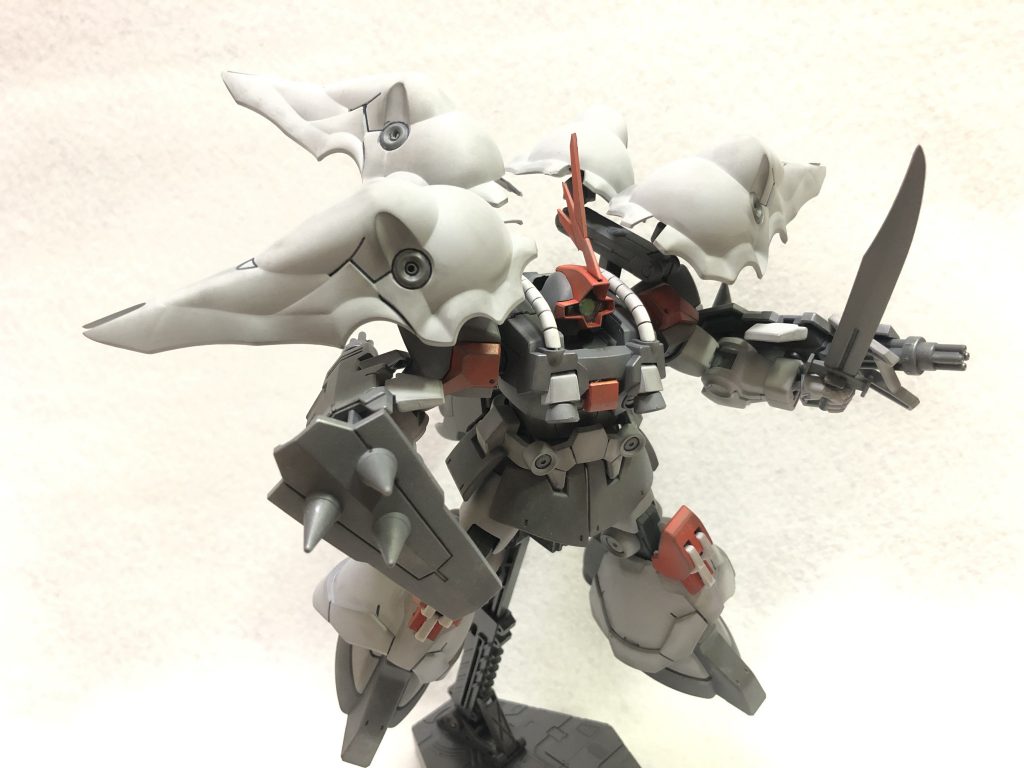 「やるな! だが白兵戦は望む所よ!」
掻い潜り、何とか接近した所でヒートソード、スパイクシールドによる猛攻。