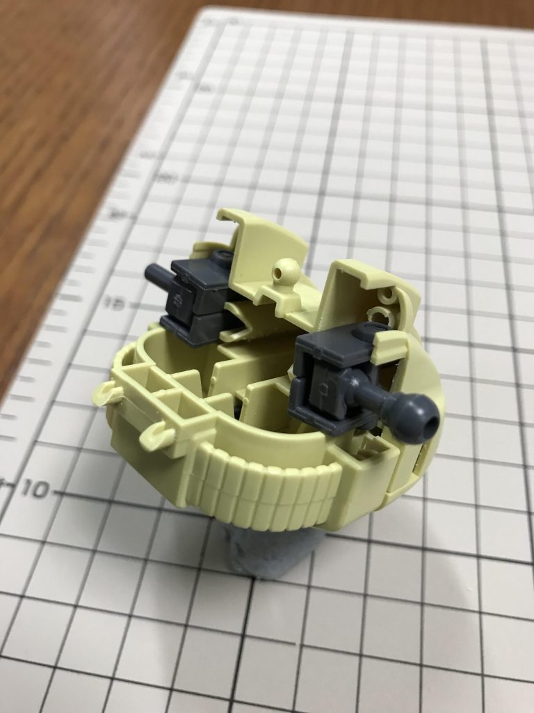 肩は引き出し用の関節を仕込みました。