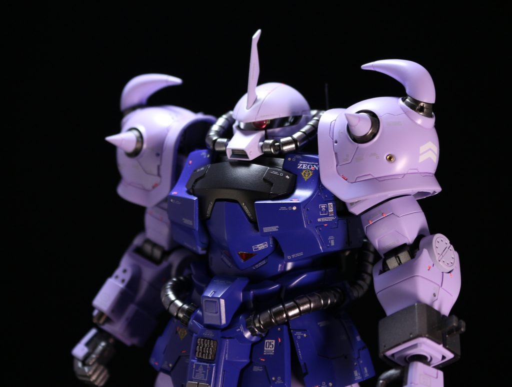 ショルダーアーマーのスパイクをビルダーズパーツに変更、パネルラインを追加