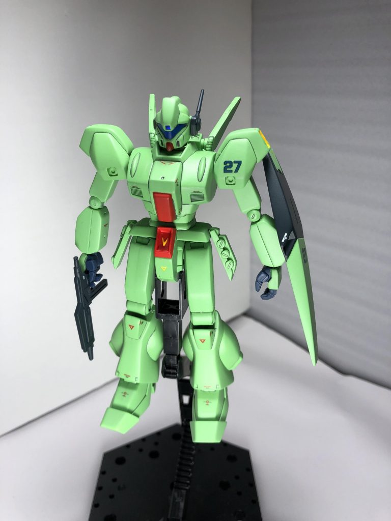 正面
デカールはあまり貼らず要所要所必要なところだけに貼ったのでスッキリした見た目になりました。