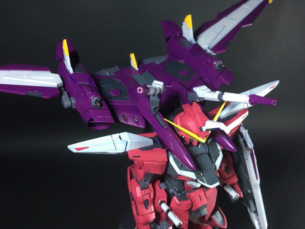 ファトゥムのビーム砲は縦にしか動かなかったので、横にもスイングするようにしてみました。