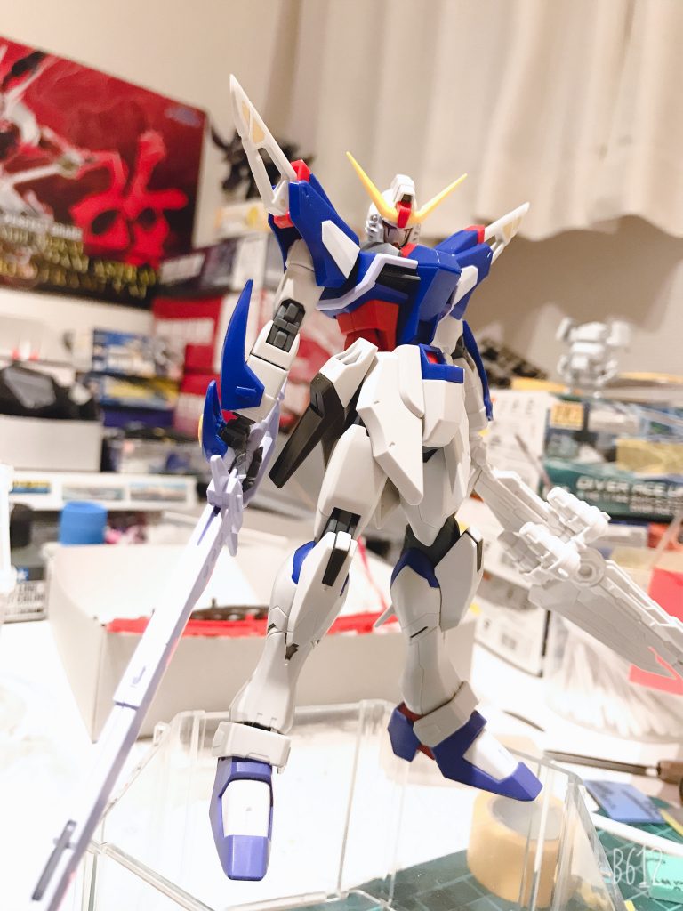 もも関節、にの腕の接続部、腰ボールジョイントの受け側、首をプラ板で1mm延長
手首、サイドスカートの接続部をプラ板で0.5mm延長
ガントレットの軸を角度をつけたプラ棒で新しく軸を設けました