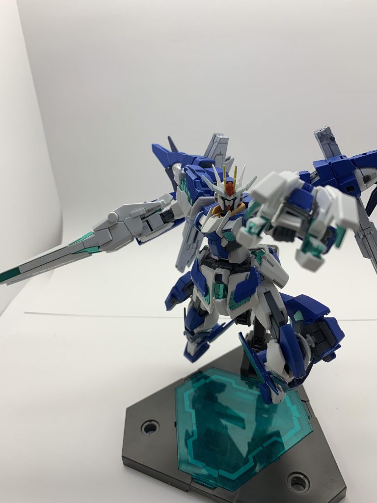 アームド・アーマーVN
アームド・アーマーBS
腕の肘アーマーがスライドし、換装する武装
ユニコーンガンダム2号機のデータを元に本機専用に内部をカスタマイズしたもので威力を大幅に強化されている。近接と遠距離を両立した武装ではあるが、基本はアームド・アーマーBSで射撃を行い、接近されてしまった敵を、アームド・アーマーVNで引き裂いたり、握り潰すなどして対処するという使用方法である。