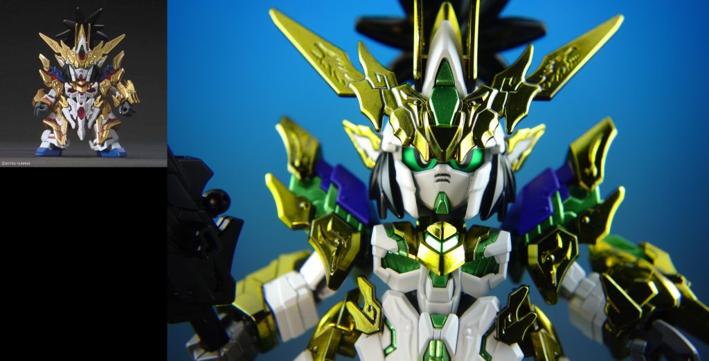 眼が細くて面長だったのでひさしとフェイス下を削り込みチークガードも形状変更しています。