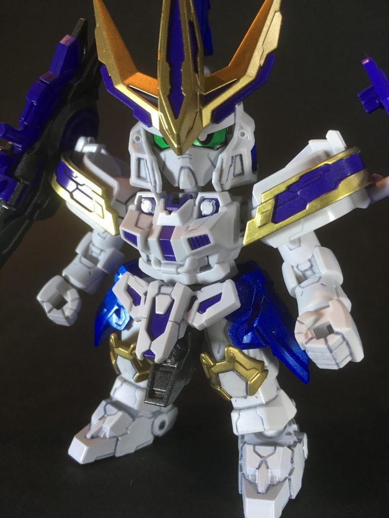 マスク装甲の下にはガンダムフェイスが仕込まれています。

曹操軍はウイングガンダム勢の機体が次々とSDキット化されている面においても素晴らしいと思います。