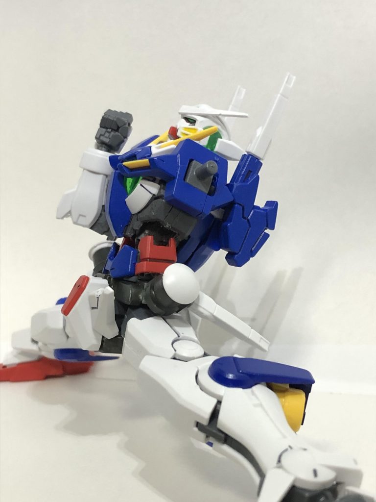 肘の関節にはHGオリジンのザクⅡのものを使用。それに合わせて肩はウイングゼロから持ってきました。