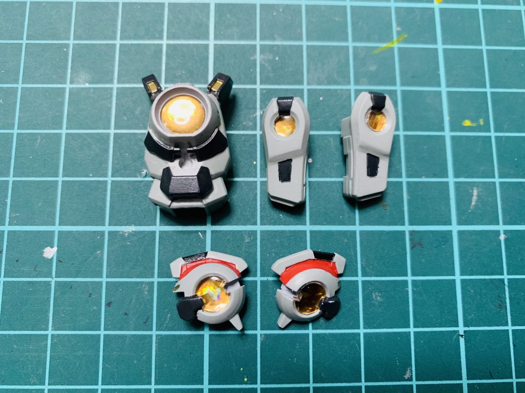 付属シールは使わずに、千代紙を使いはめ込みました。