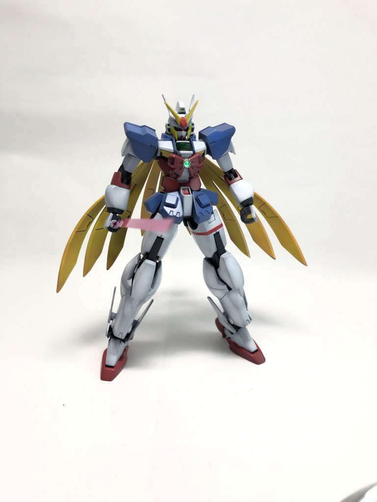 男らしい立ち方のほうが個人的に好き。