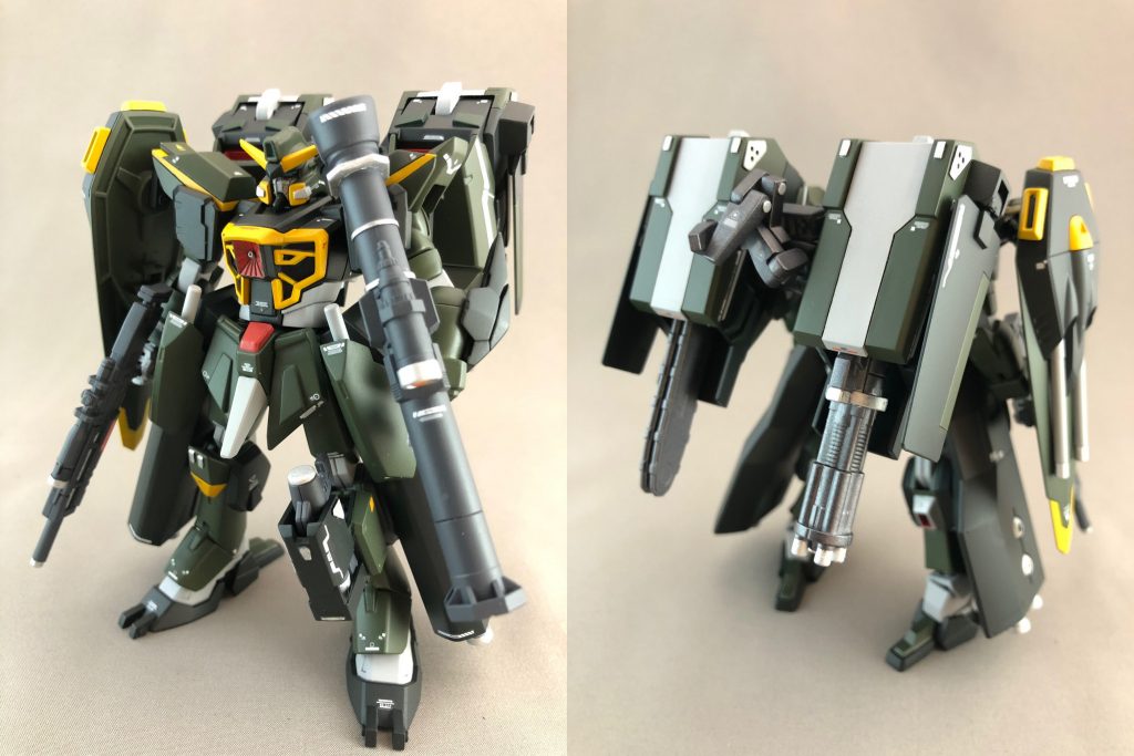 全身のハードポイントをフル活用した、まさに「全部のせ」状態。
右肩部に機動防楯を、背部に大型バックパック、腰部にスラスターユニットを装備し、機体重量は倍近くなっています。