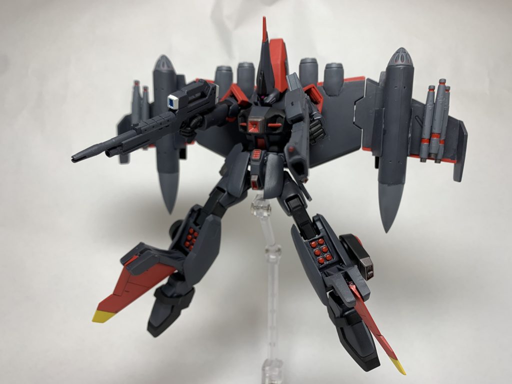 オリジナルギミックとして脚部内にミサイルを内蔵しています。