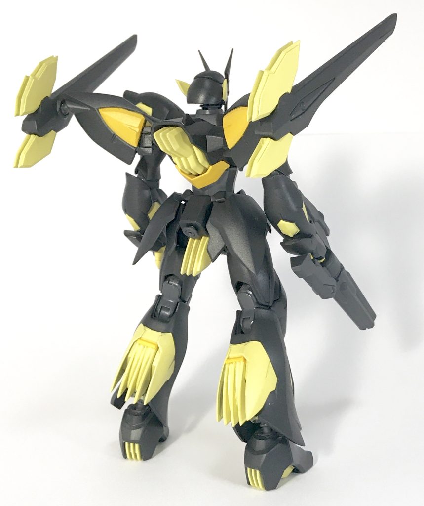 後ろ。
下腿のスラスターはオリジナルの造形にしました。
ゼイドラソードを取り付けるパーツを加工して、穴にさしてあります。