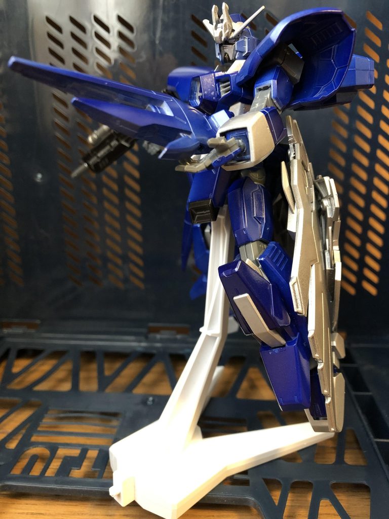 サイドアーマーからビーム発射!