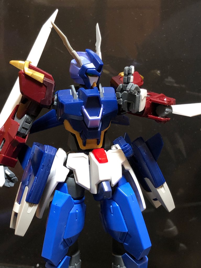 本機で最も苦戦した点、それがこの
*忍びっぽい手*です。トライバーニングの手刀とビルドハンズの握り手を合体させ作成。