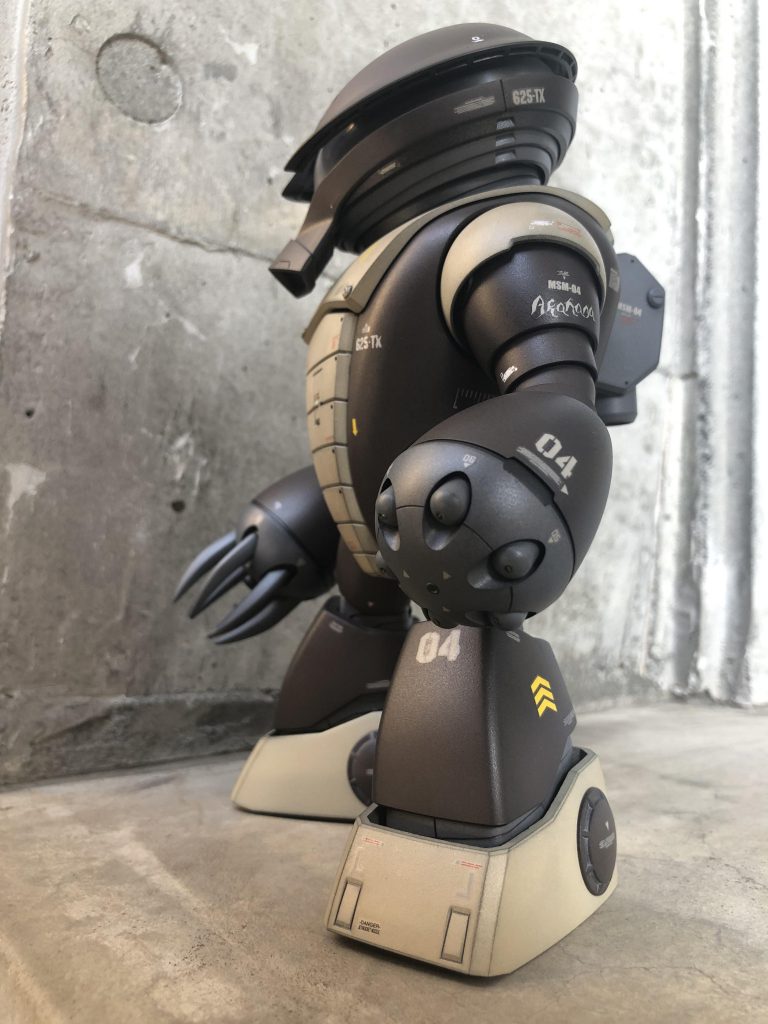 左から。左腕のデカールお気に入りです。