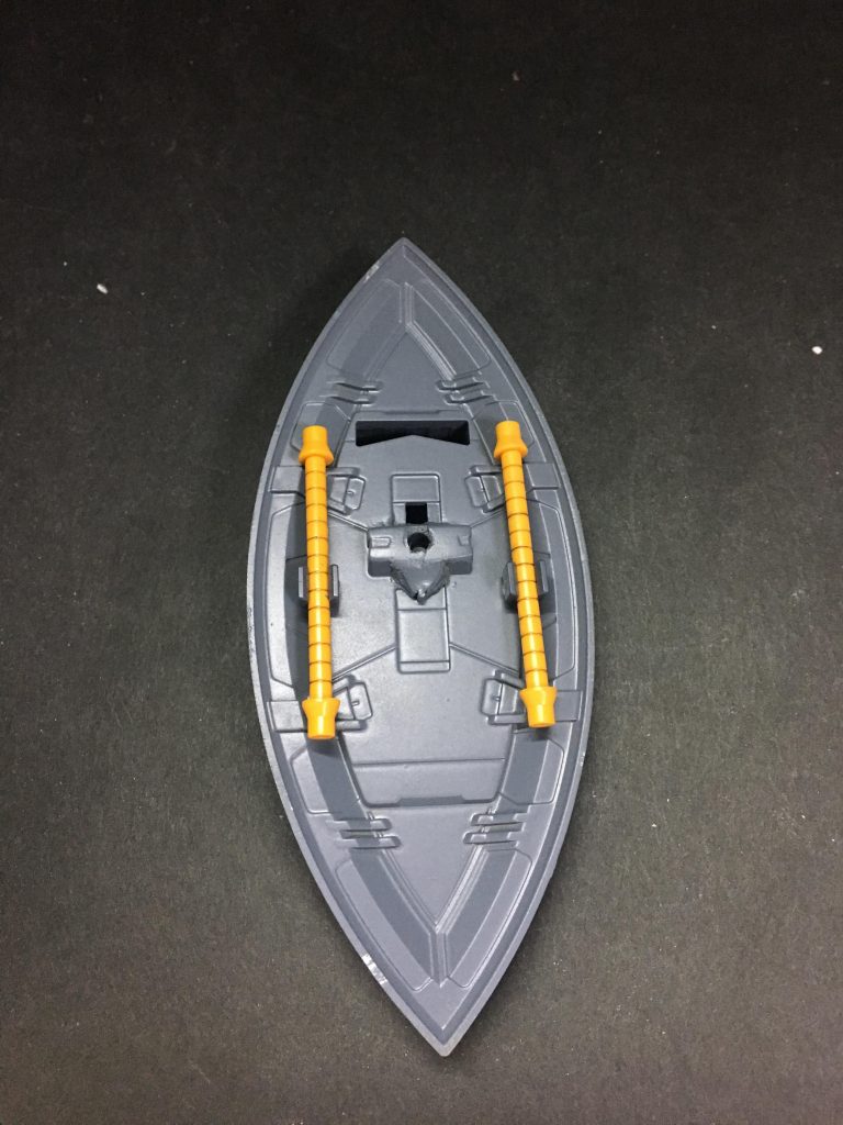 シールド部分はあまり変化は無く、サブアームに持たせる為にTB版ジムなどのシールドの持ち手を接続できるようにP.Cパーツをパテで上手く包むように取り付けました😄
ビームナギナタは2本装備。