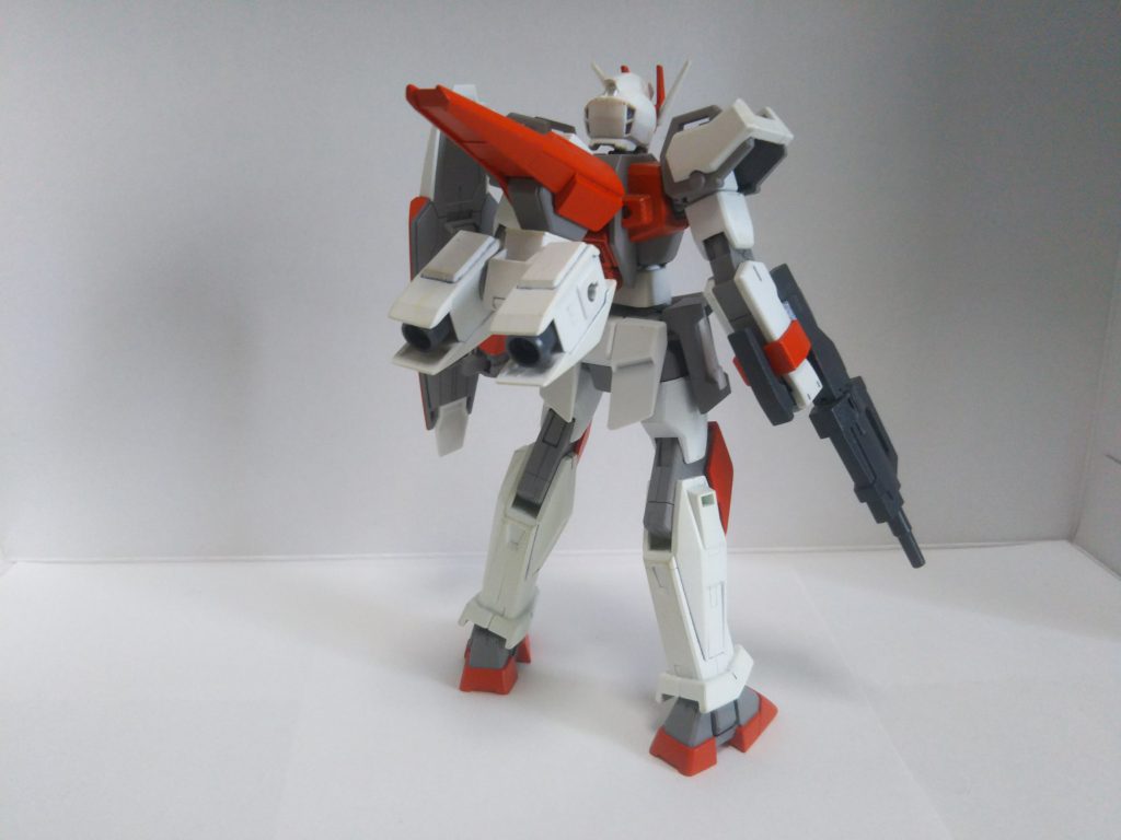 背面
アルケーガンダムのパーツでバックパック追加。ライフルもマウント可能なスペースあり。