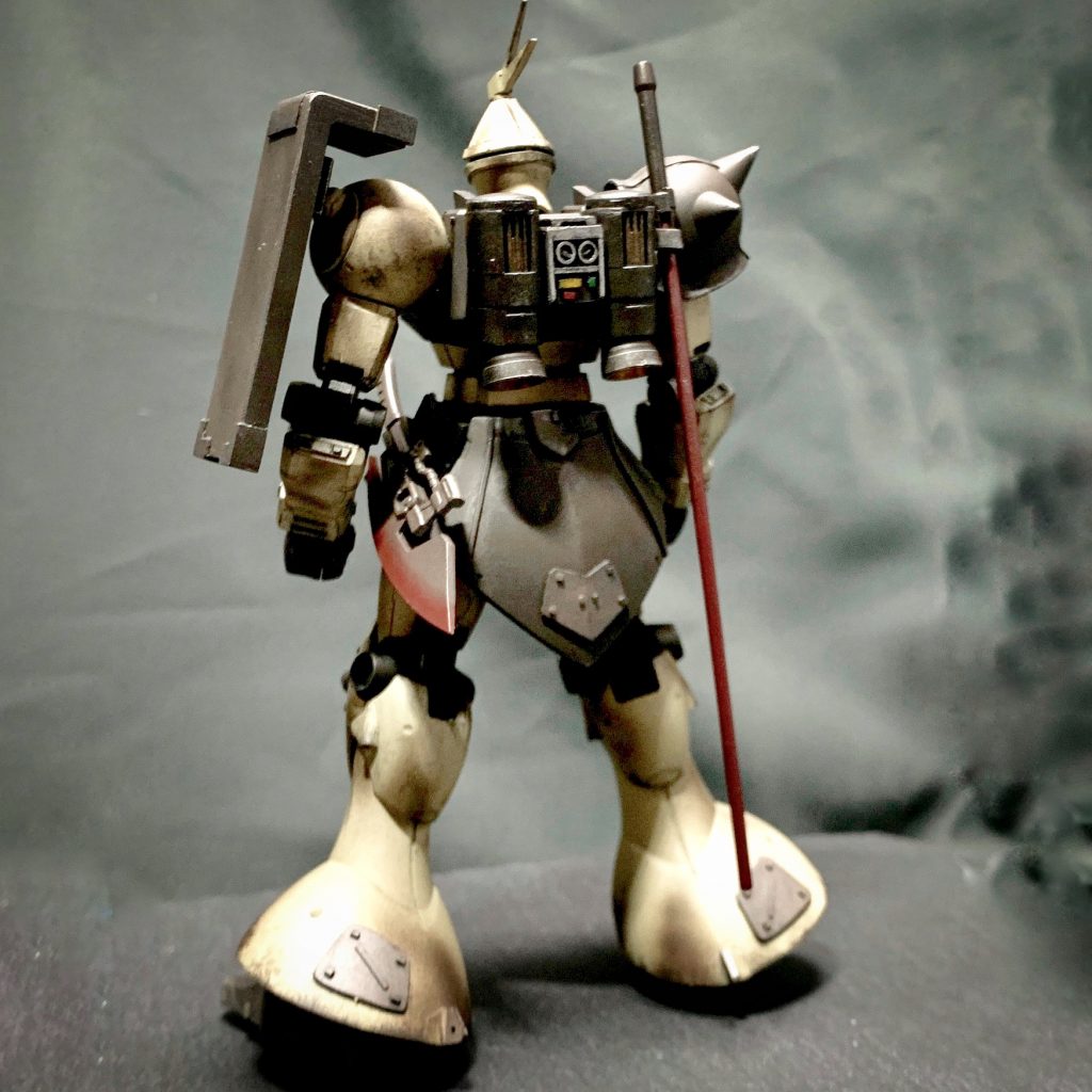 補給、整備の都合上、専用のビームサーベル、ミサイルシールドは廃され(※もしくは元々装備されずに投下された)、終戦降服時にはザクマシンガン、ヒートホークなど補給に支障の少ないジオン軍の汎用兵装を携行していた。
ビーム兵装が無いことでエネルギー消費が抑えられ、余剰エネルギーを利用する流体パルスアクセラレーターの利点を最大限に発揮し、その運動性能の高さを示す結果となった。