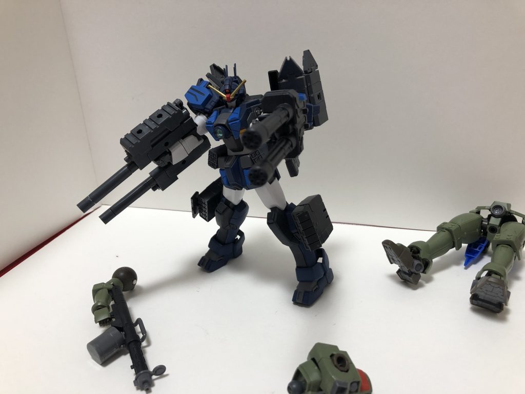 ガンダムヘビーアームズレオ
レオパルドダヴィンチを改造
胸部マシンガンを廃止、ゼロシステムを装備武装の換装により戦場を選ばない