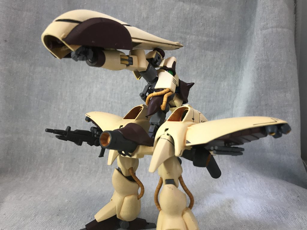 バウンドドック式に変形します。
9年ぶりに触ったらどこをどうやるのか分からずタカトミ玩具で遊んでるような感覚でした。